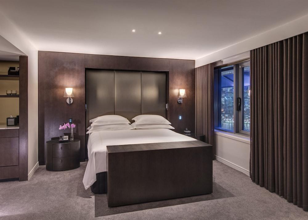 The Star Grand Hotel And Residences Sydney Exteriör bild A bedroom at the Mandarin Oriental London