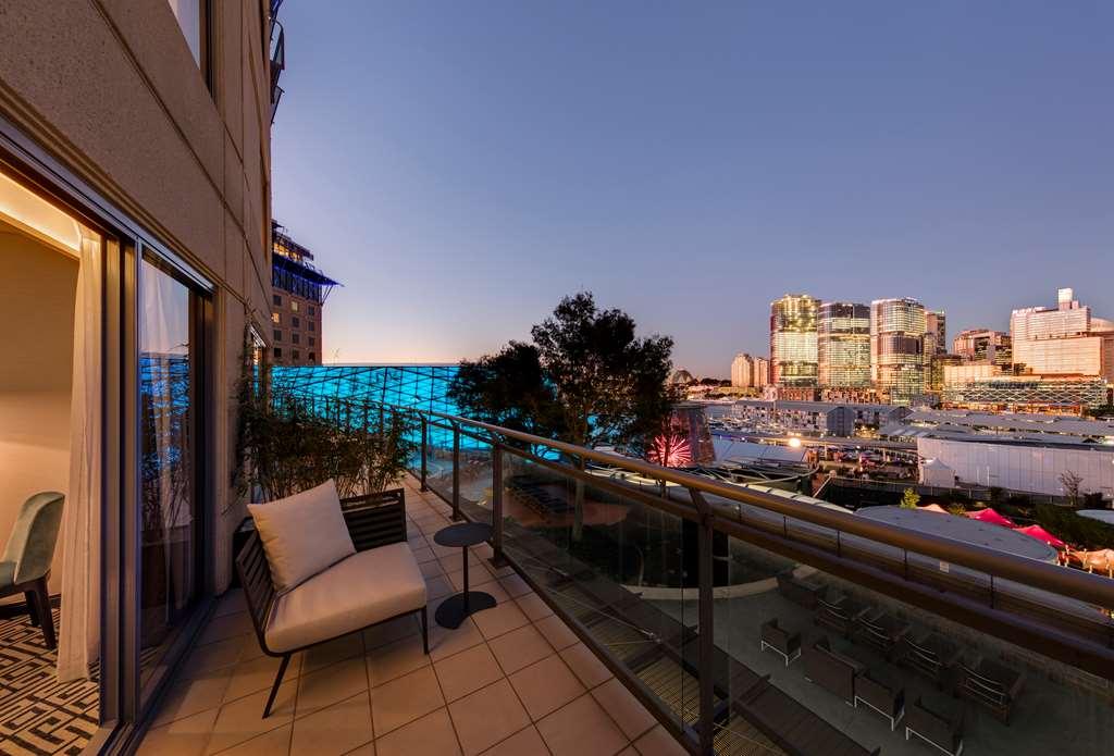 The Star Grand Hotel And Residences Sydney Rum bild Balcony of a penthouse apartment