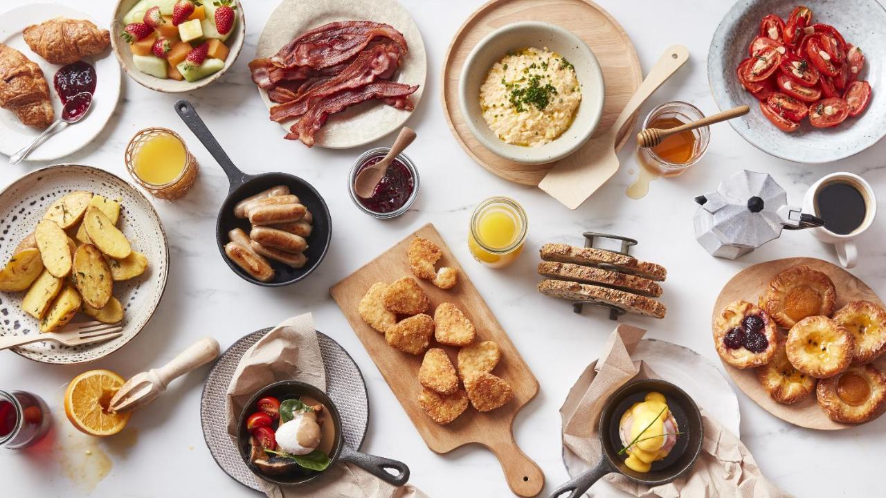 The Star Grand Hotel And Residences Sydney Exteriör bild A selection of breakfast items